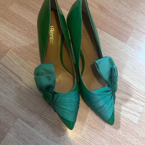 J.Renee Green Glossy Heels with Streamlined Silhouette New In Box Size 11 - Picture 3 of 9